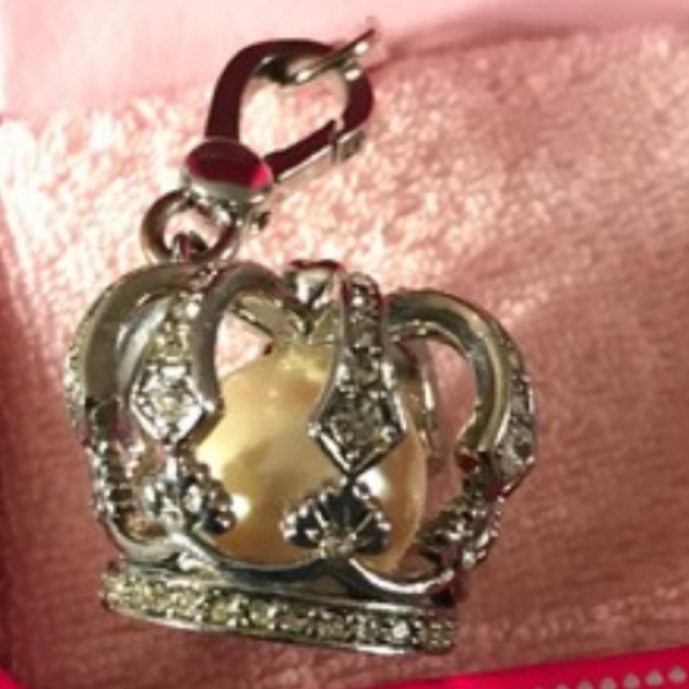 JUICY COUTURE CHARM CROWN WITH PEARL SILVER TONE